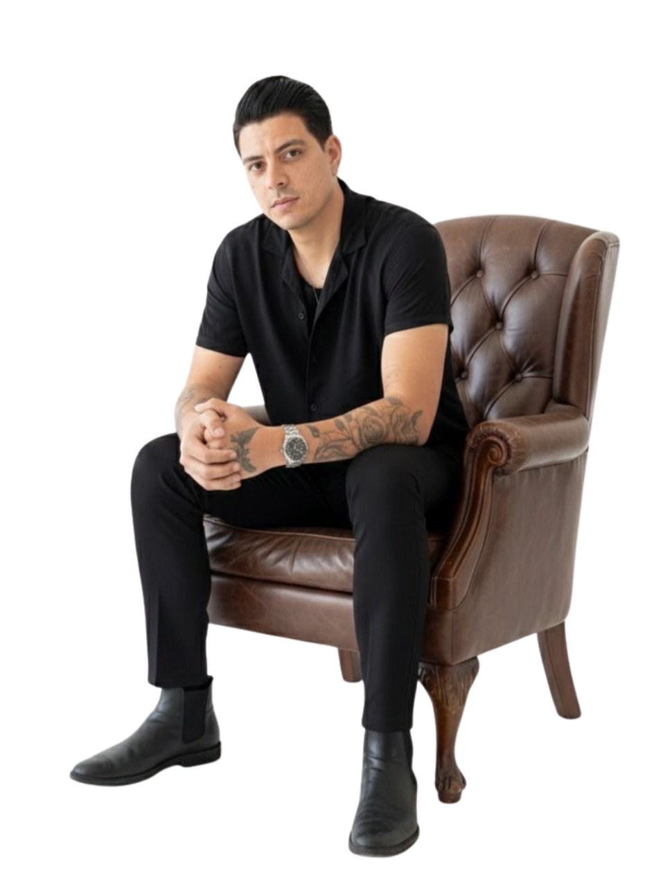 Walisson Rocha, founding architect of OA Arquitetos, seated in a leather armchair